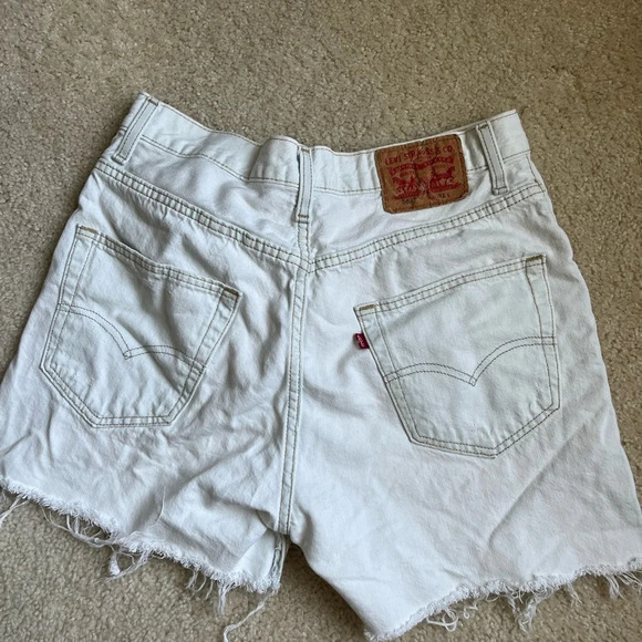 Vintage Levi’s shorts - Picture 2 of 3